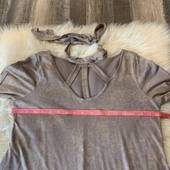 Andreé by Unit stretch knit top with cutout neckline and back tie M - Picture 6 of 8